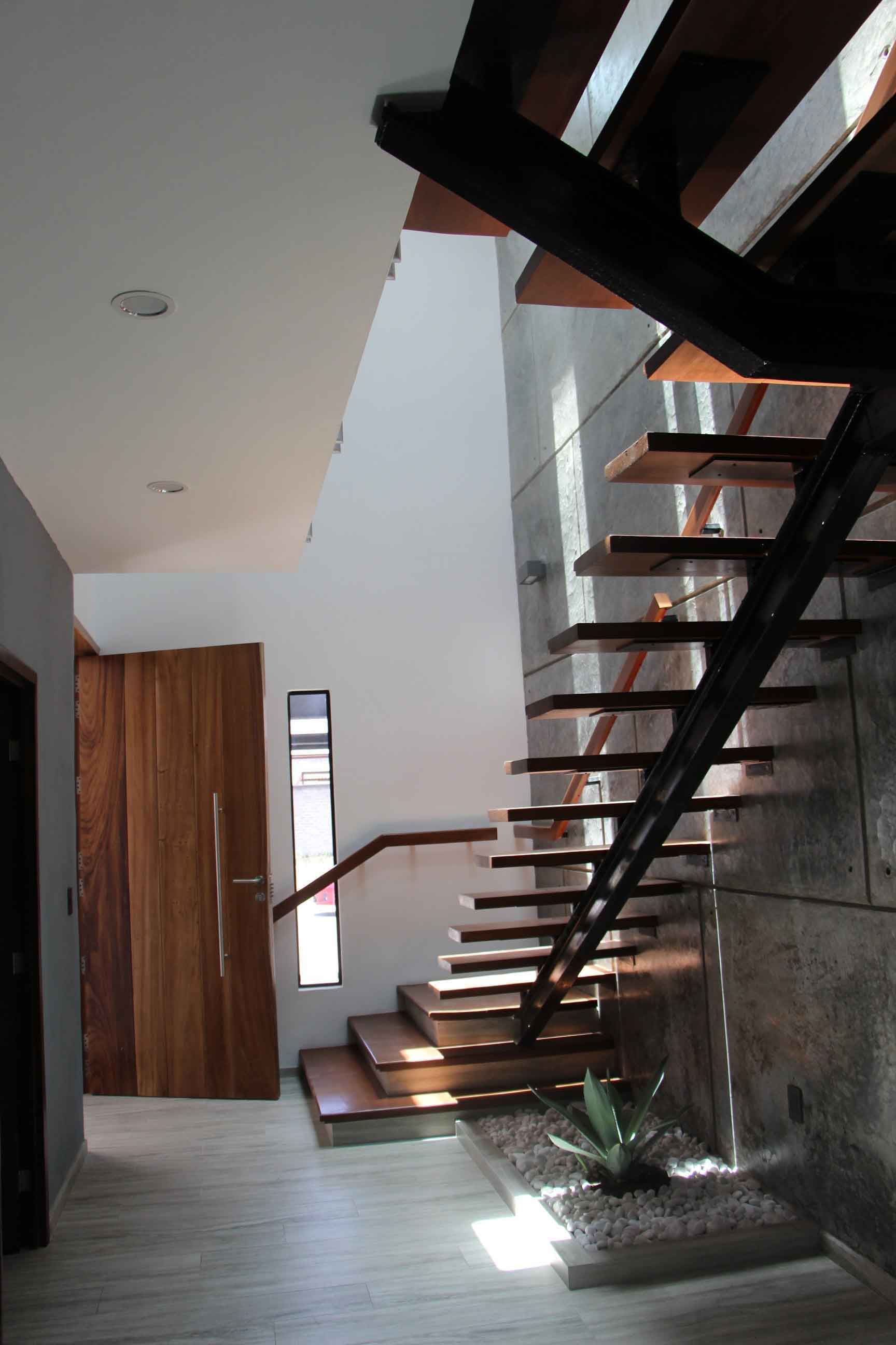 ingreso minimalista &copy; Petrahouse.com.mx